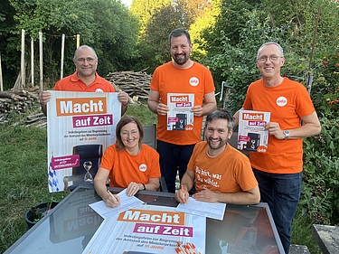 Erstunterzeichner des Volksbegehrens "Macht auf Zeit" im ÖDP-Kreisverband Bamberg Aufnahme der Erstunterzeichner